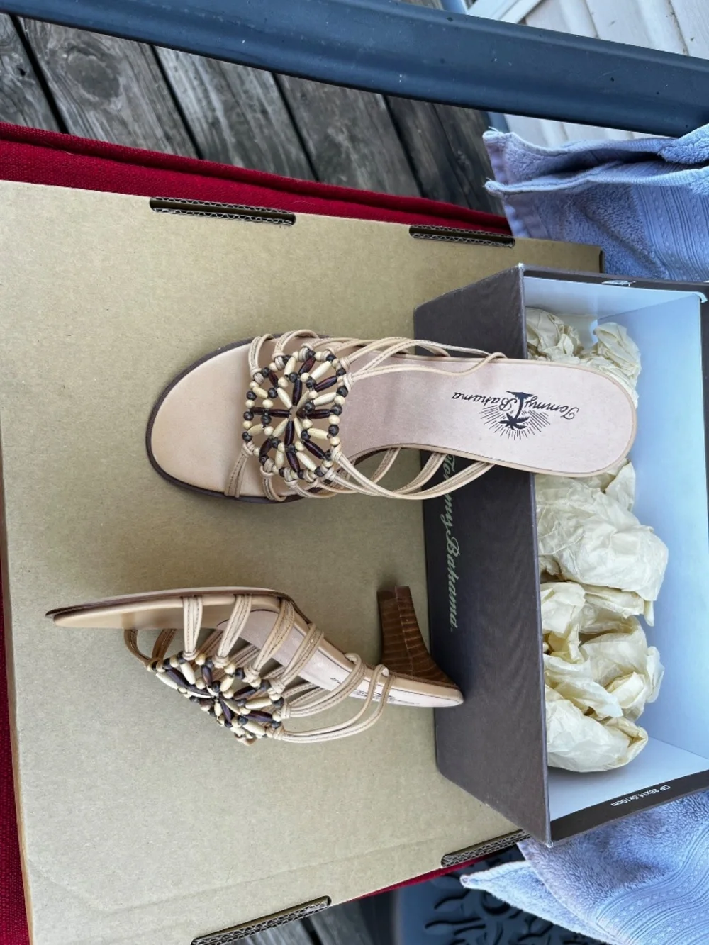 Tommy Bahama strappy beaded sandals Size 6 1/2